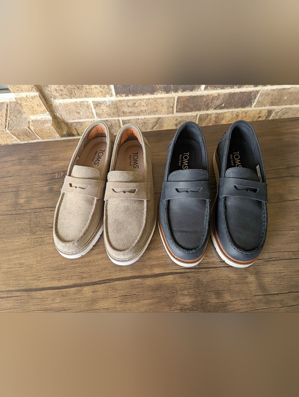 Toms Men’s TRVL LITE Penny Loafers in Beige Suede and Black Leather